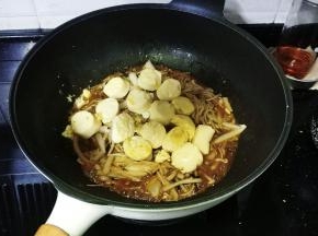 倒入煎制好的日本豆腐