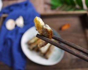 香脆可口的香煎多春鱼就做好啦。