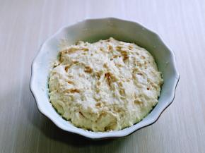 波兰种；150g牛奶，150g高筋面粉，1g酵母粉，搅拌均匀，密封好，入冰箱发酵一夜。(密封好，保持面团湿度)