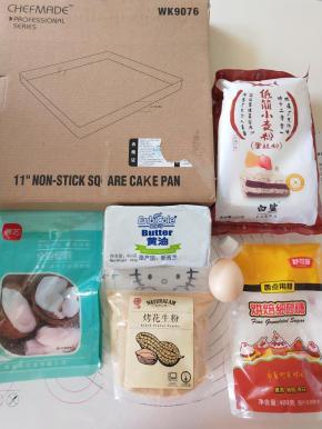 1、材料备齐，黄油软化，低粉过筛。