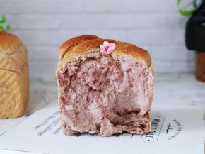 掰开啦～加了黑麦粉吐司的口感超级好。