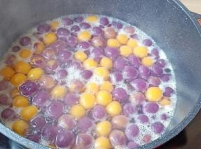 煮至芋圆浮起就可以。