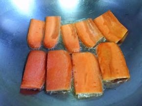 胡萝卜用锅煎熟
