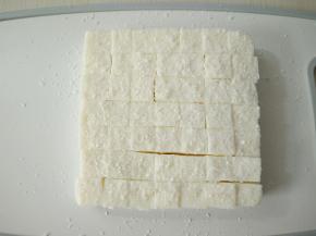 切成2厘米的小方块。