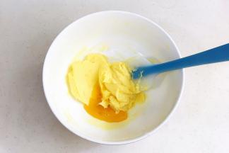 加入打散的鸡蛋液。