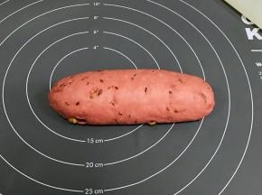 从上自下的卷起来，捏紧收口。