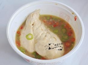 再放入藤椒汁里浸泡几小时入味。
