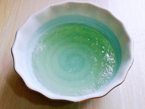 用手动打蛋器打至均匀。