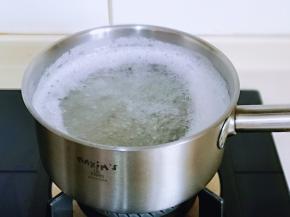 开火煮沸，煮至半流状态关火。