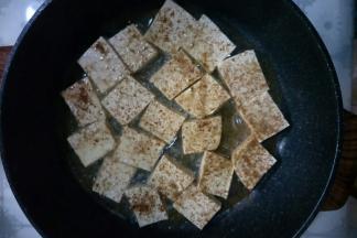 均匀撒盐、烧烤料、孜然粉