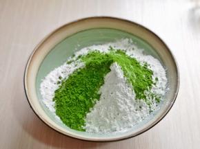 加入菠菜粉。