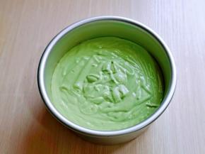 轻轻震出气泡。