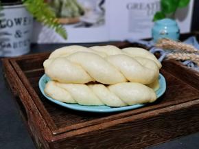 香甜可口的麻花馒头。