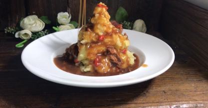 倒入土豆泥上面