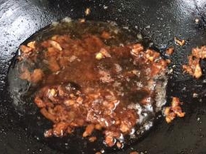 加入适量清水煮沸