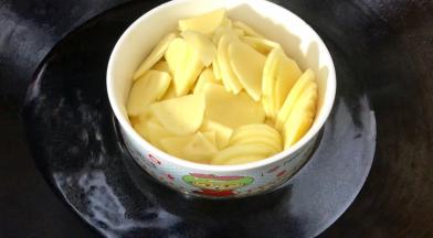 放入开水锅中，蒸30分钟左右