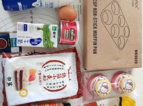 1、材料备齐，黄油软化，低筋面粉，肉桂粉，红茶包，泡打粉过筛备用。