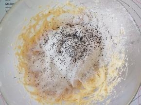 6、加入1/3的粉类拌匀。在加入一半的牛奶酸奶混合物拌匀。