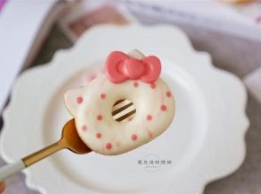 一盘可爱又好吃的甜甜圈就做好了，看起来是不是超可爱呢？