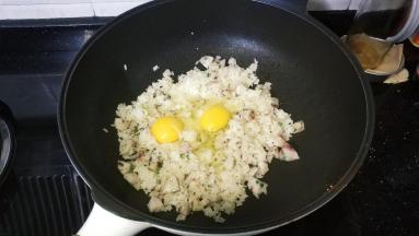 打入2个鸡蛋