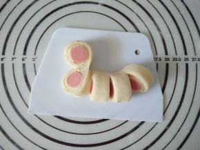 两个相邻的面分开。