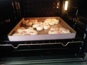 放入烤箱中层，170度20分钟左右。