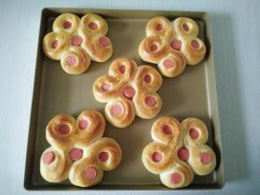 烤好放在网架上晾凉，密封保存。