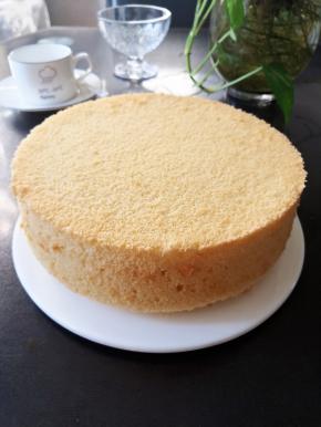 用力震几下倒扣冷却，完全冷却后切块享用