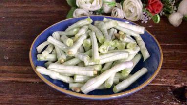 洗净后沥水备用