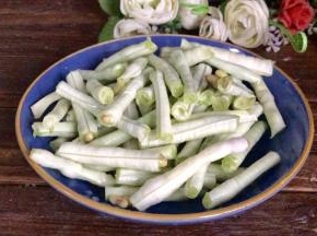 洗净后沥水备用