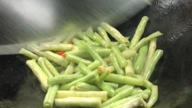 盖上锅盖小火焖3分钟