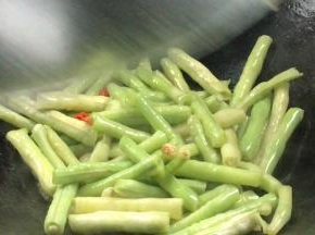 盖上锅盖小火焖3分钟