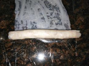 卷起，尽量卷结实一点。