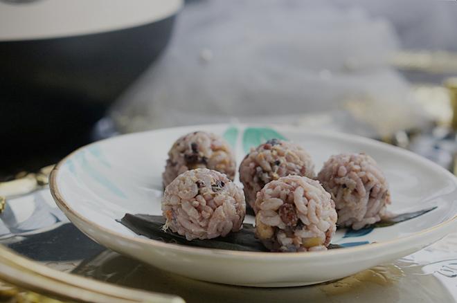 金枪鱼杂粮饭团