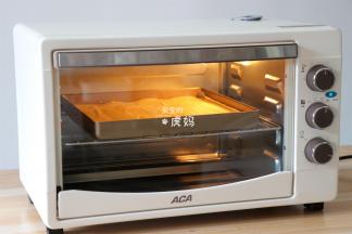 放进预热好的烤箱中层，上下管160度，烤25分钟左右；