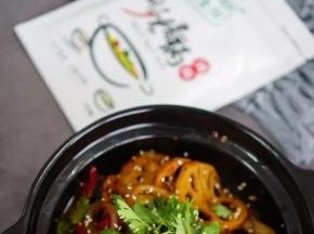 美味不等待，把爱带回家。用这道简单的麻辣香锅，犒劳一下家人是不错的选择。
