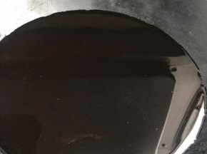 热锅倒入菜籽油