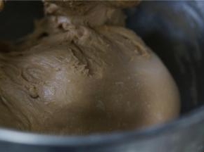 这是加油后再揉15分钟的状态，出膜效果如图状。