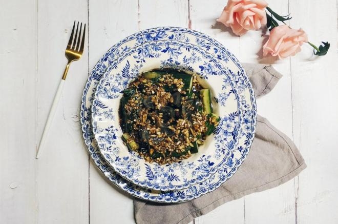 凉拌皮蛋拍青瓜