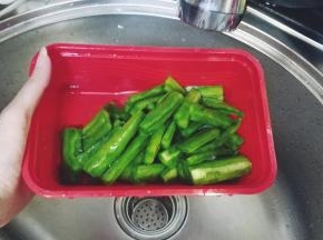 再用水冲洗干净