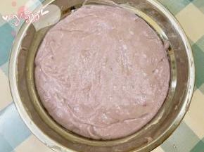 搅拌至细腻，然后放入不粘锅中小火炒软。