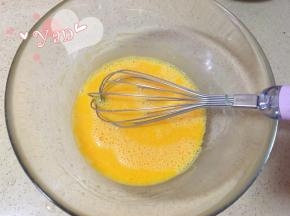 再加入纯牛奶搅匀。