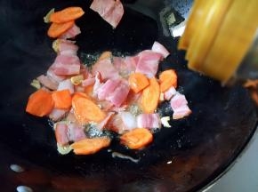 倒入生抽