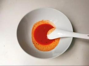 放12克清水，搅拌均匀