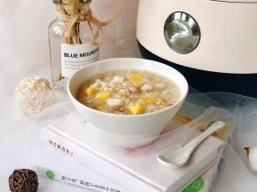 因为红薯有甜味，宝宝吃可以不加糖，大人吃的话可以按照自己的口味加入适量的白糖或红糖。