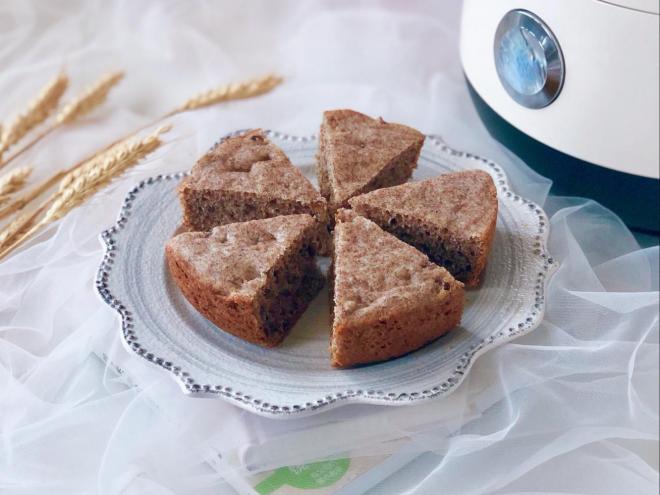 红枣黑麦牛奶发糕