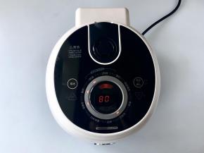 盖好锅盖，选择“酸奶”功能，发酵60分钟。夏天常温发酵也可以。