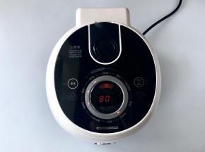 盖好锅盖，选择“酸奶”功能，发酵60分钟。夏天常温发酵也可以。