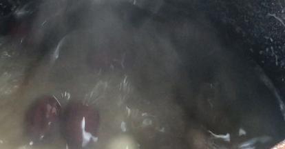 2小时后放入锅中，继续熬煮半小时