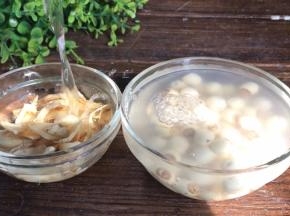 莲子和百合提前浸泡3小时以上